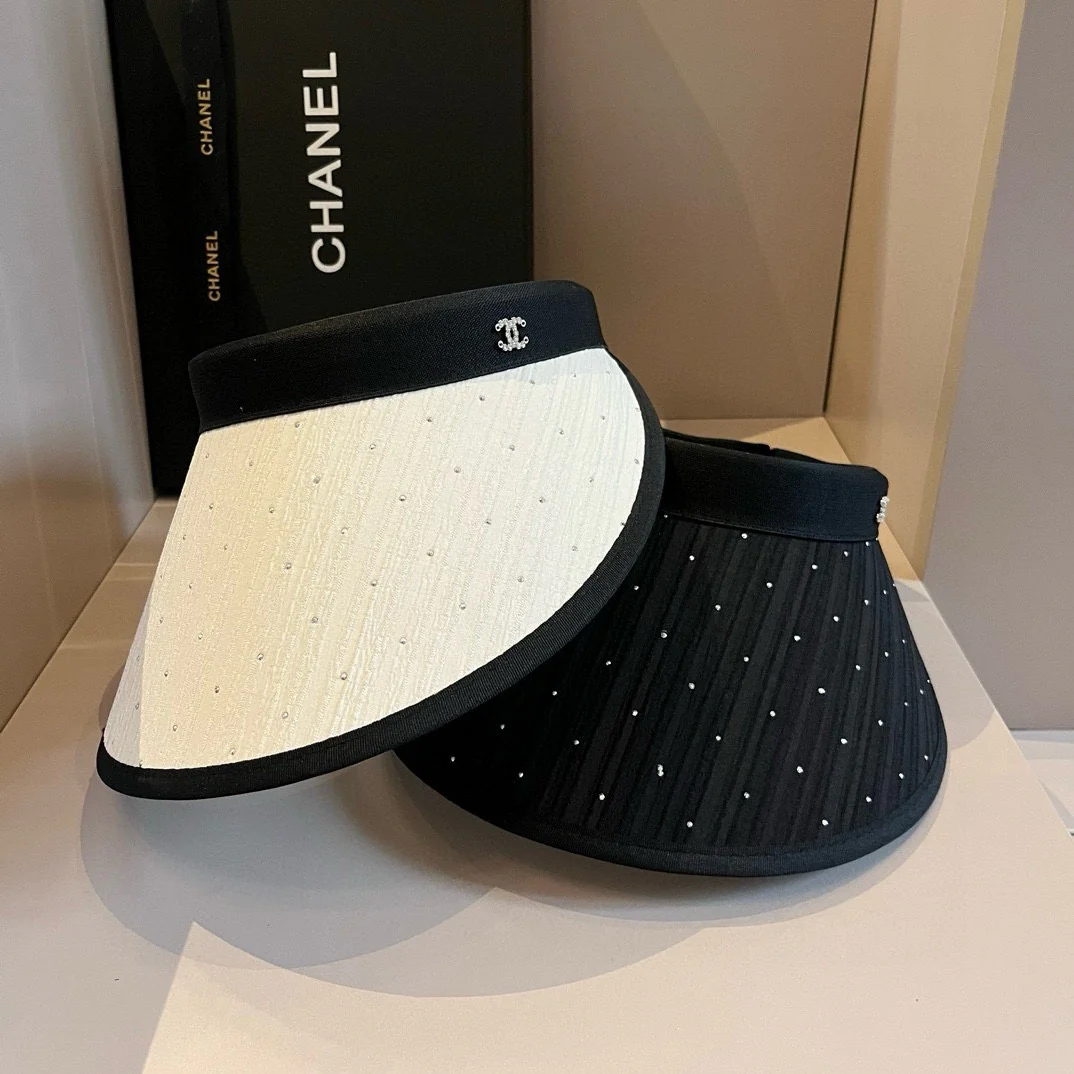 Минималистичная солнцезащитная шляпа Chanel с мелкими бриллиантами - черная