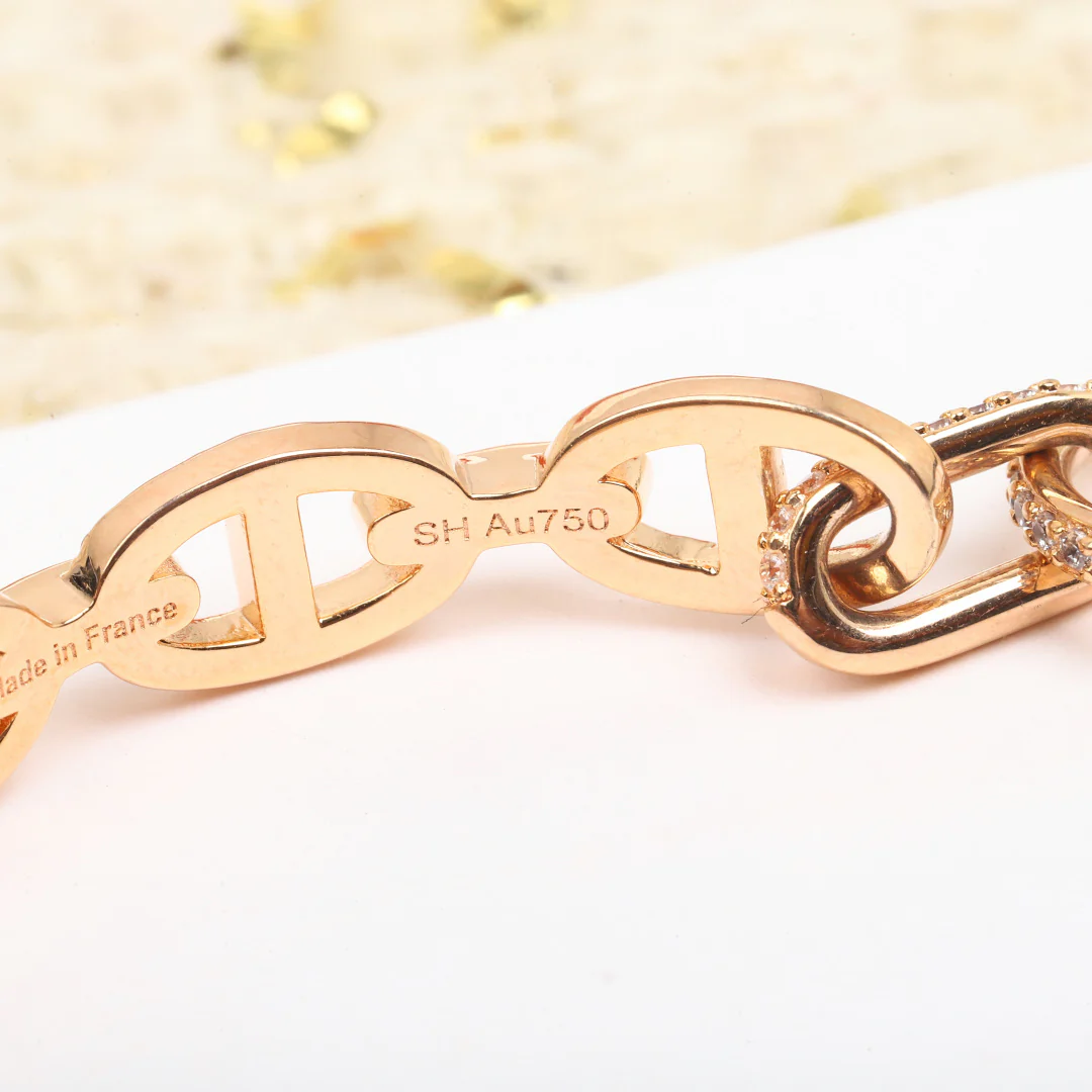 Браслет Hermes ?Копытце свиньи?, полностью украшенный бриллиантами, артикул 2506013.