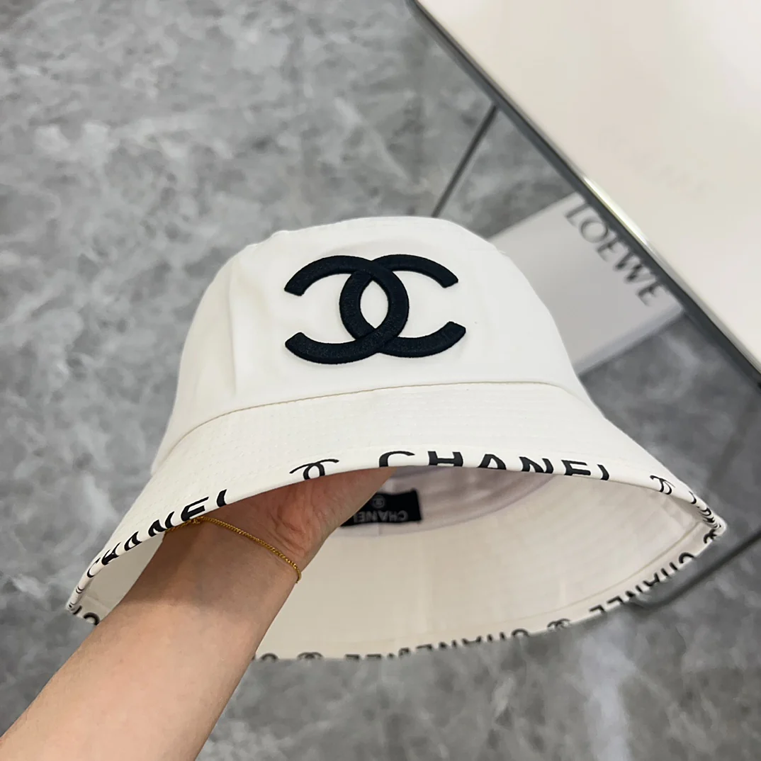 Chanel - Дизайнерская рыбацкая шляпа с буквами - Белая