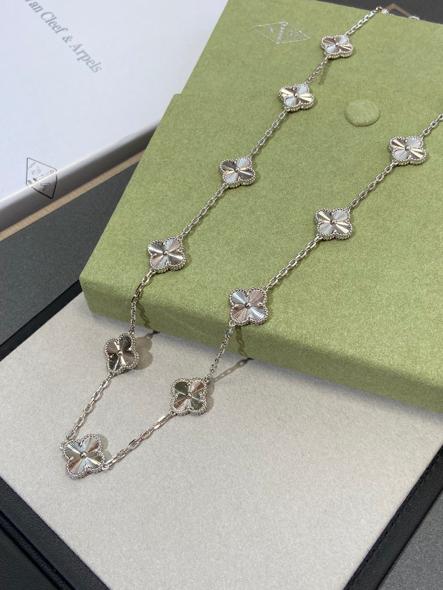 Van Vek - Колье 029