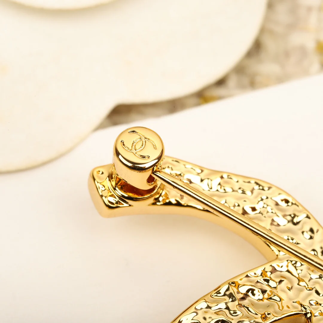 Брошь Chanel 124