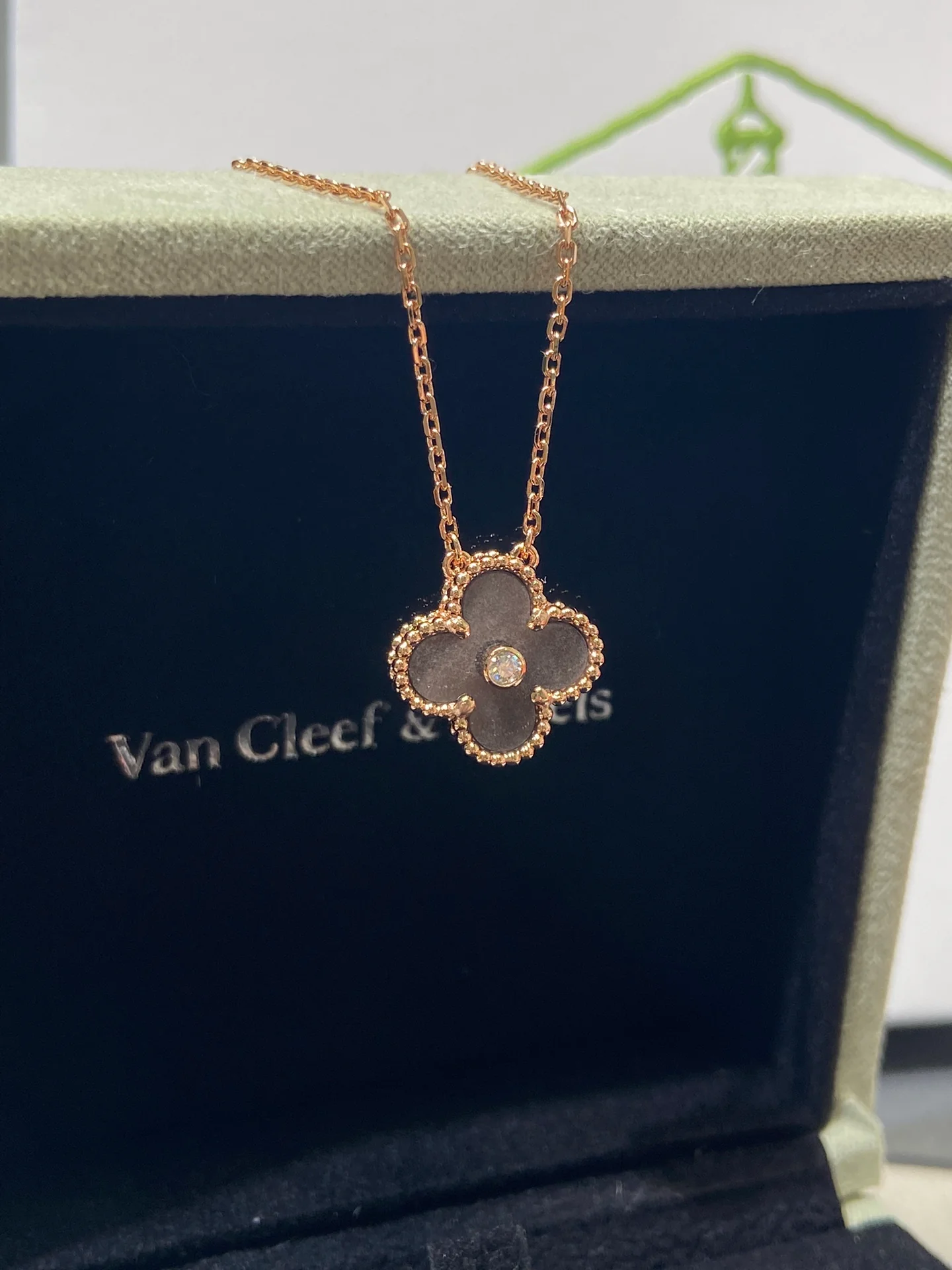 Van Vuitton - Колье 042