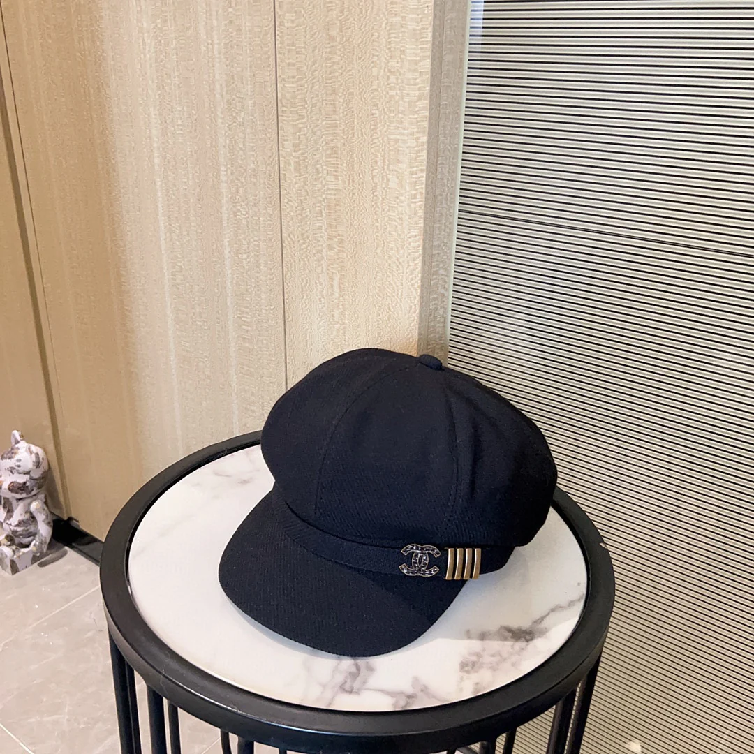 Новый восьмиугольный берет Chanel 2023 года - черный