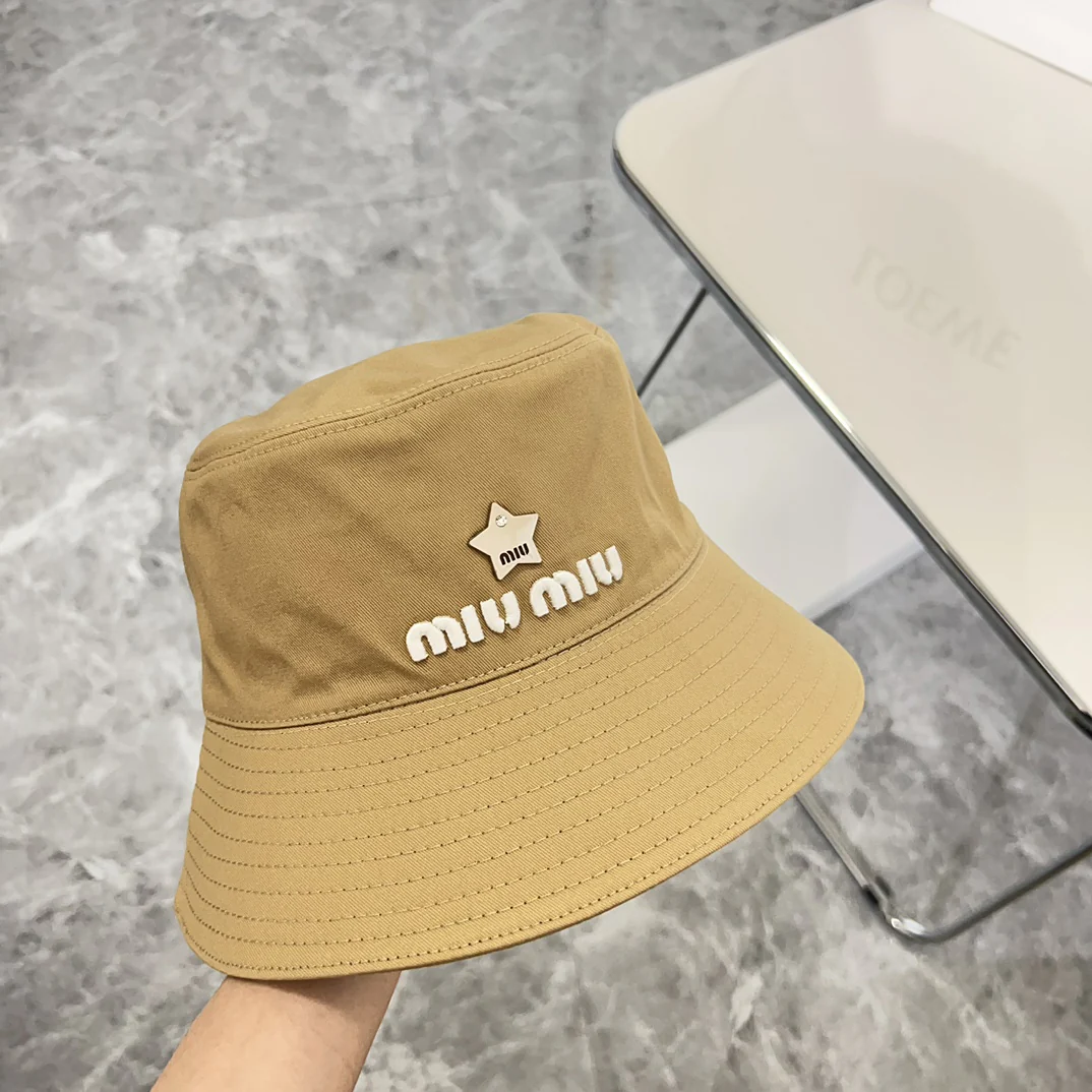 Новая минималистичная панама Miu Miu в форме звезды, 2024 год, цвет хаки.