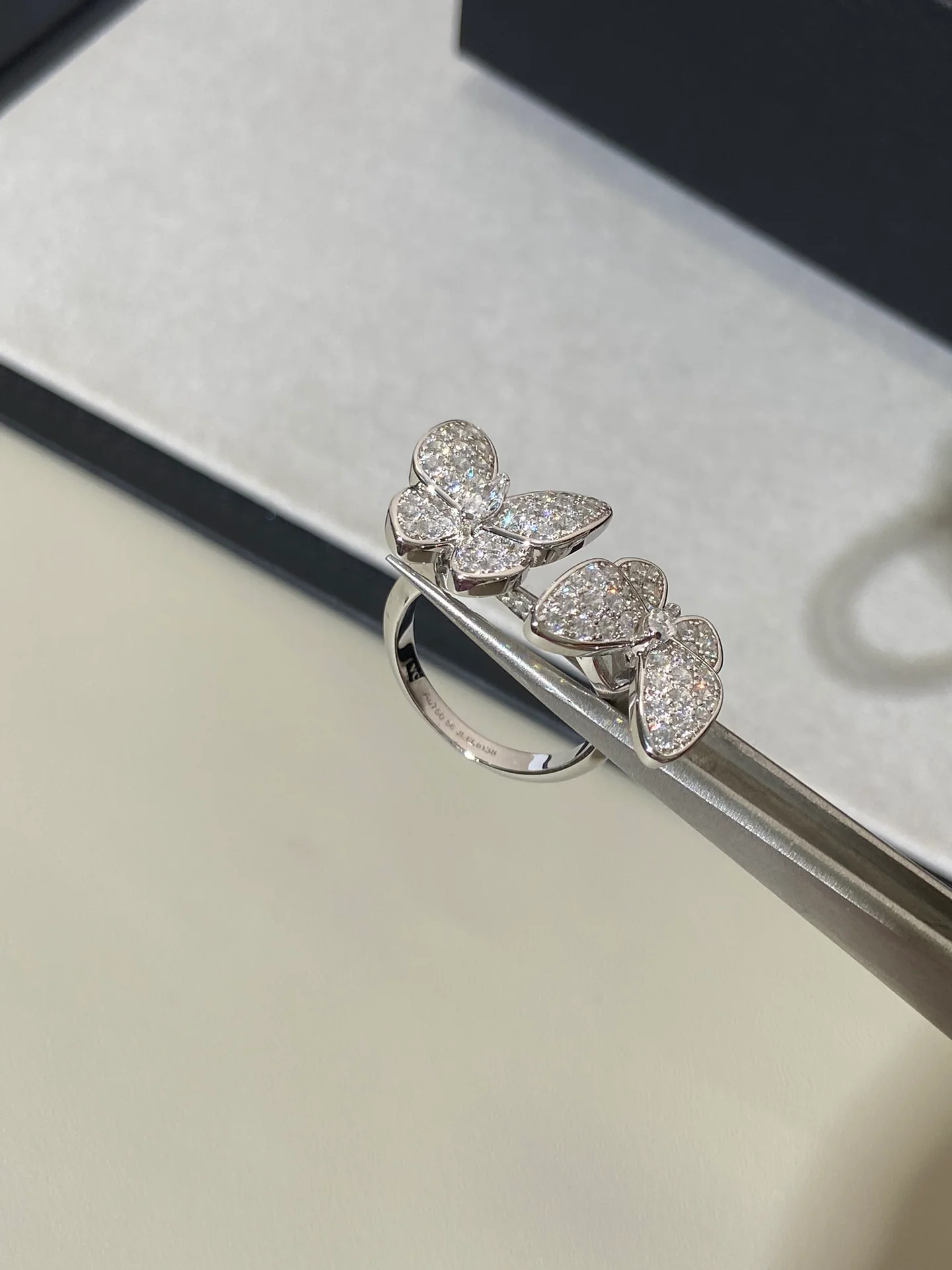 Ван Век - Кольцо 083