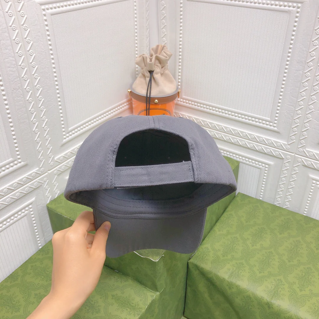 Balenciaga - Бейсболка с эффектом потертости и граффити