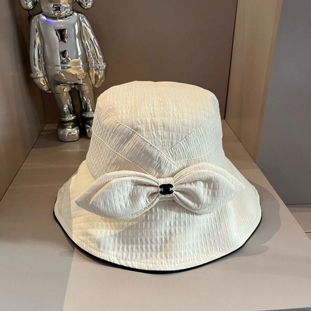 Chanel - Универсальная рыбацкая шляпа из парусины с бантом - Белая