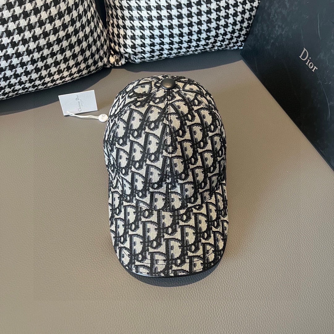 Dior - Новая модель - Бейсболка с монограммой