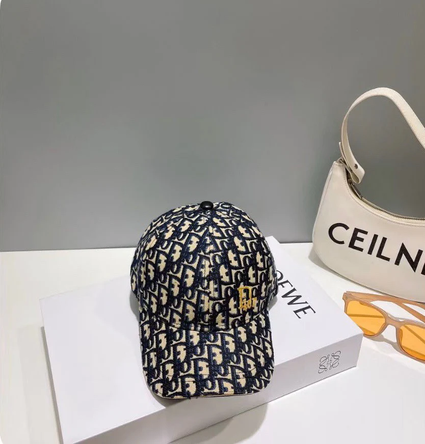 Dior - Новая классическая бейсболка с вышитой монограммой