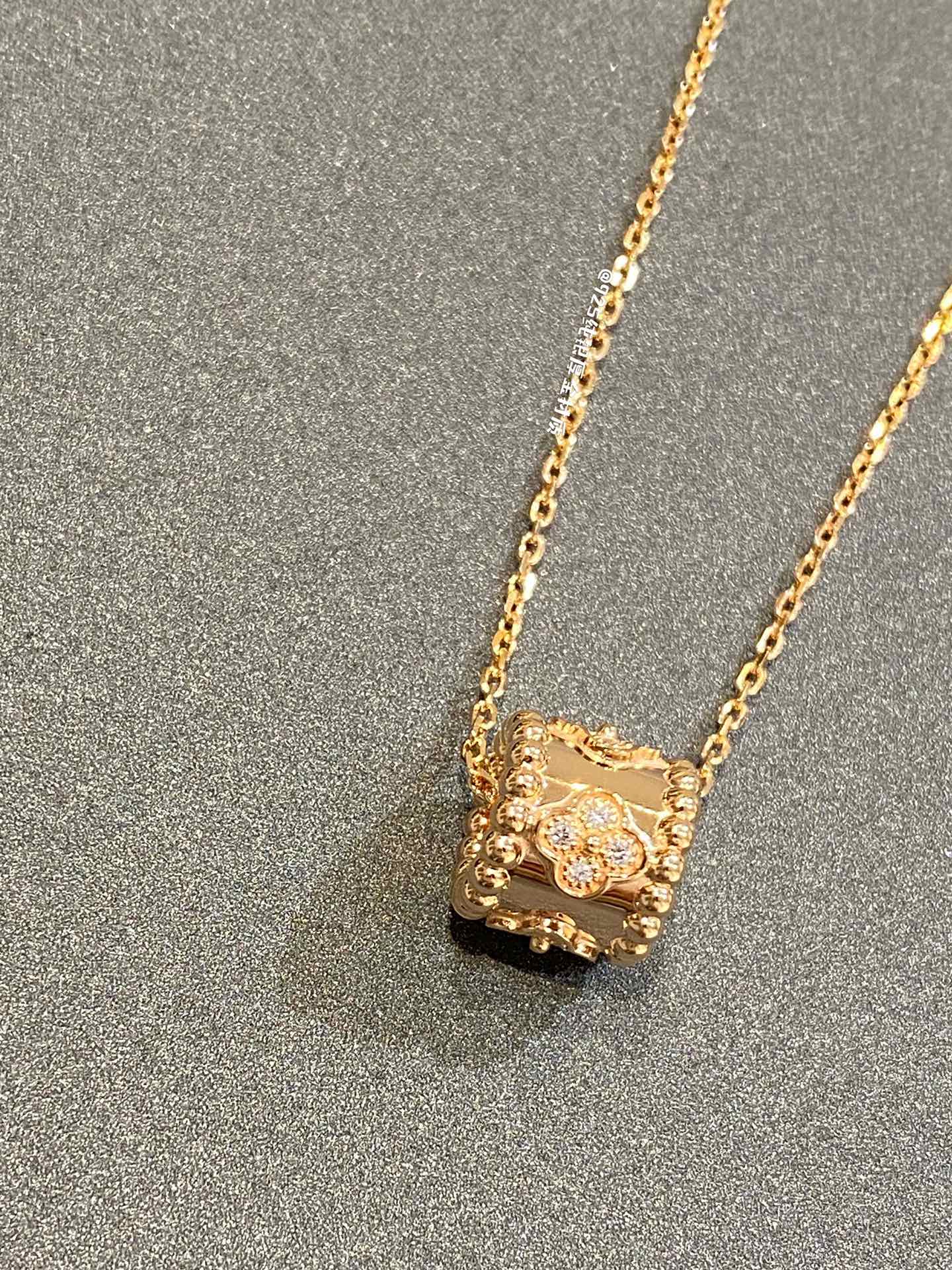 Ван Век - Колье 111