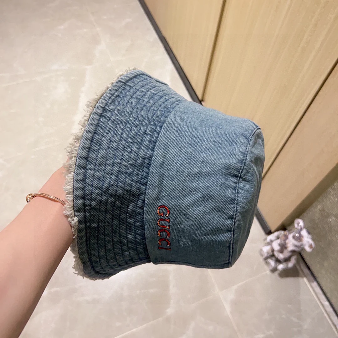 Новая универсальная панама Gucci 2023 из денима с бахромой - синяя.