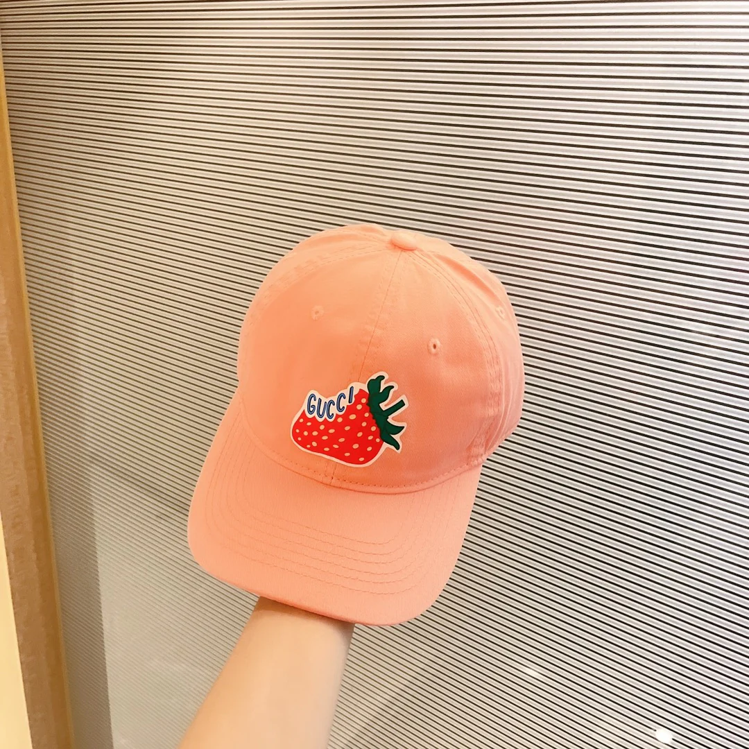 Бейсболка Gucci с клубничным рисунком - 1