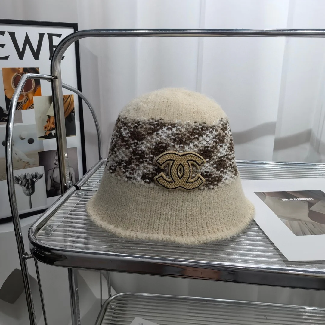 Chanel - Вязаная рыбацкая шапка