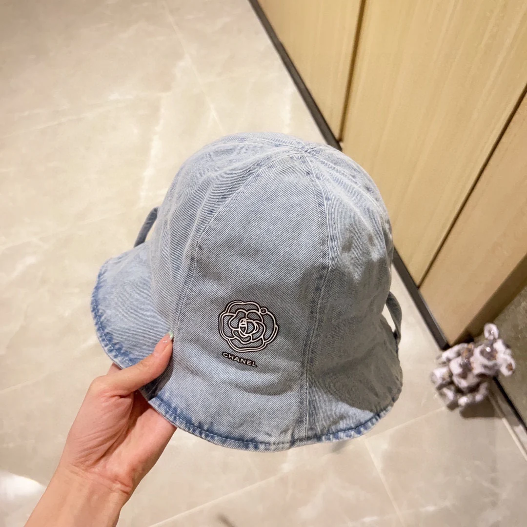Новинка сезона весна/лето 2023 от Chanel - Ковбойская рыбацкая шляпа - Светло-голубая