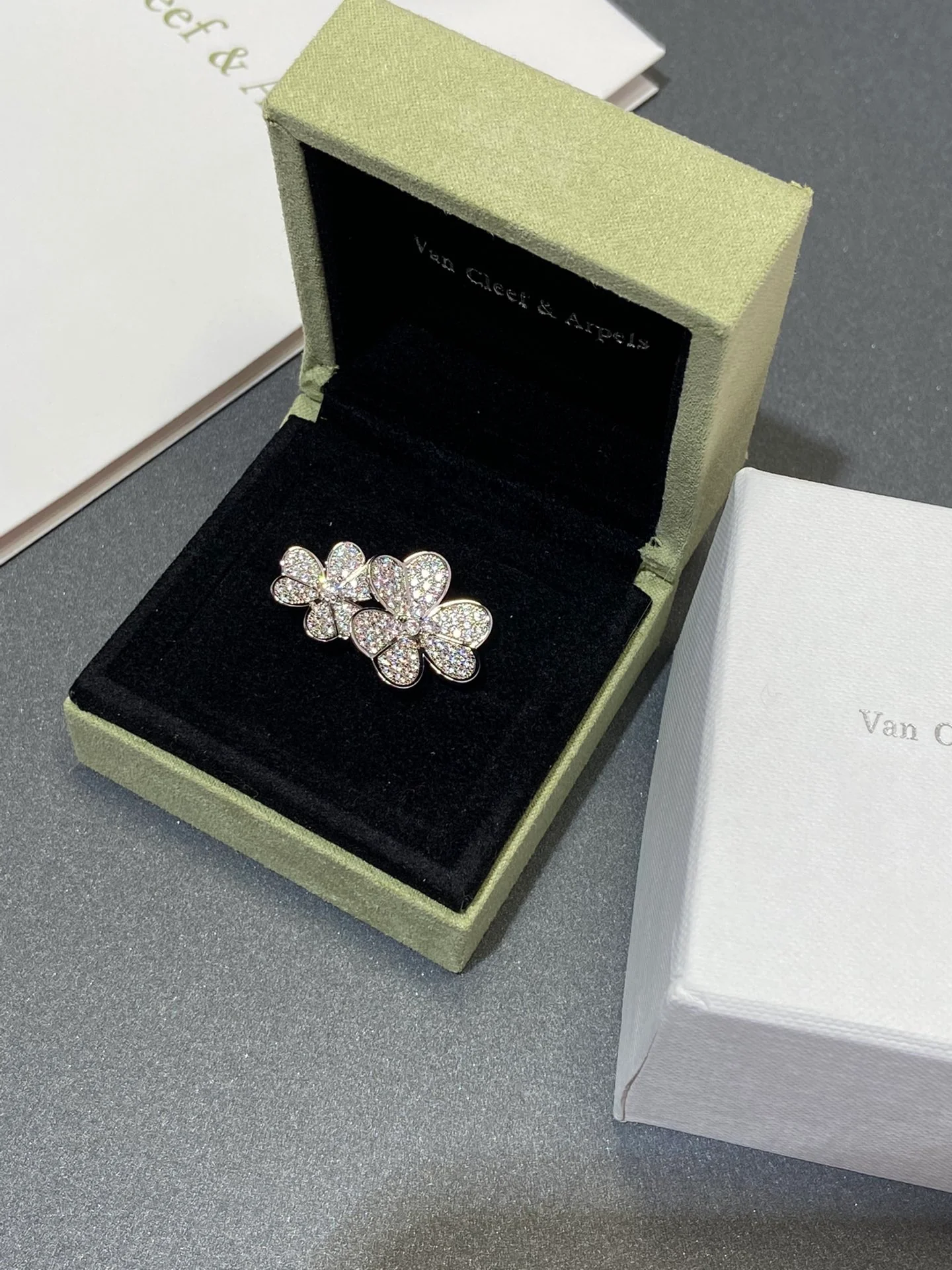 Ван дер Веч - Кольцо 057-1