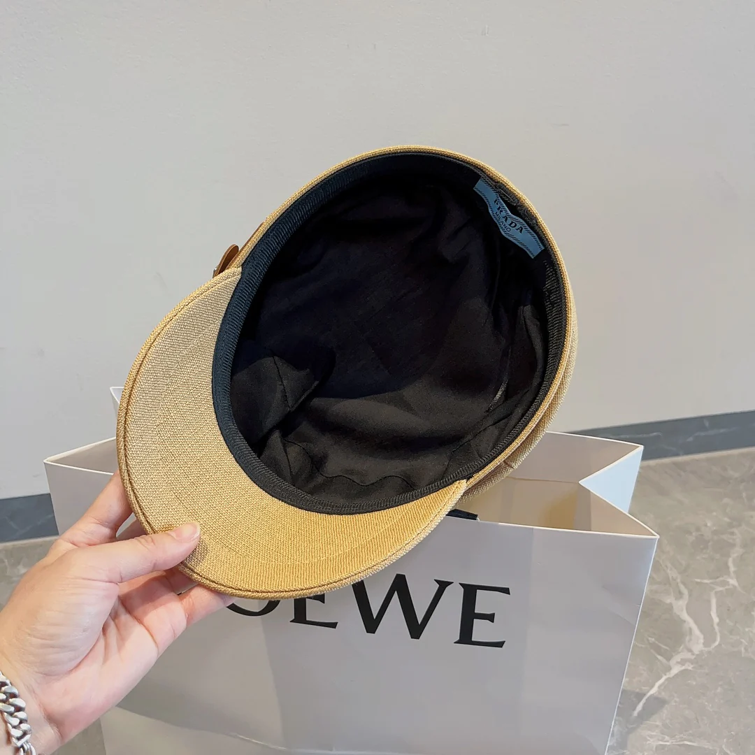 Prada - Новая модель берета на пуговицах для осенне-зимнего сезона - желтая