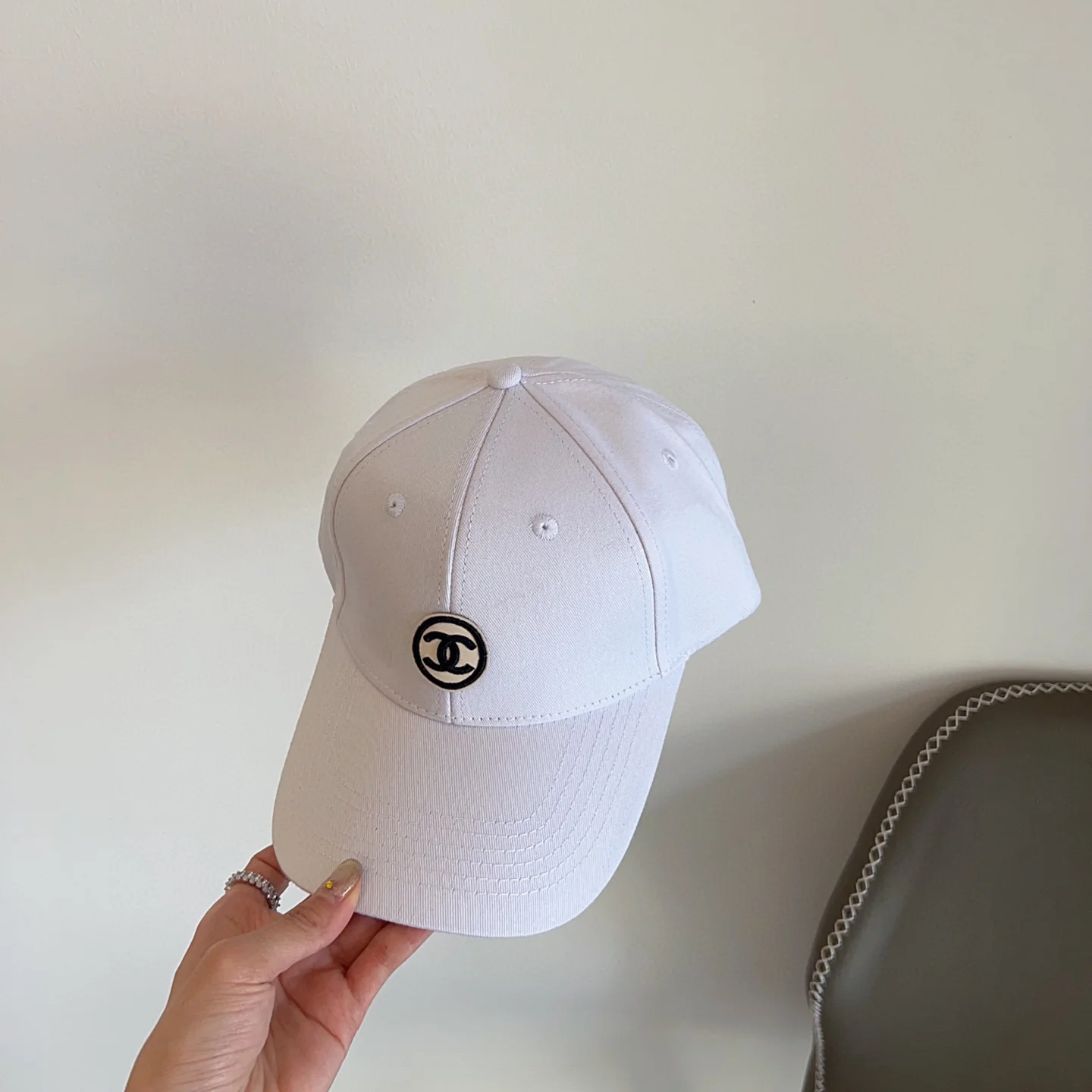 Chanel - Минималистичная бейсболка - Белая