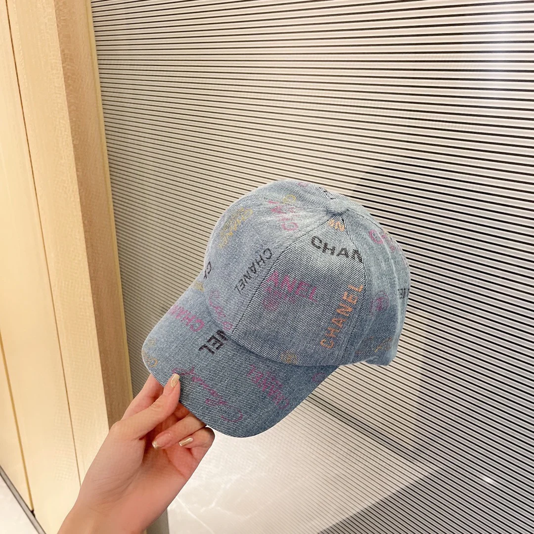 Бейсболка Chanel 2022 с граффити