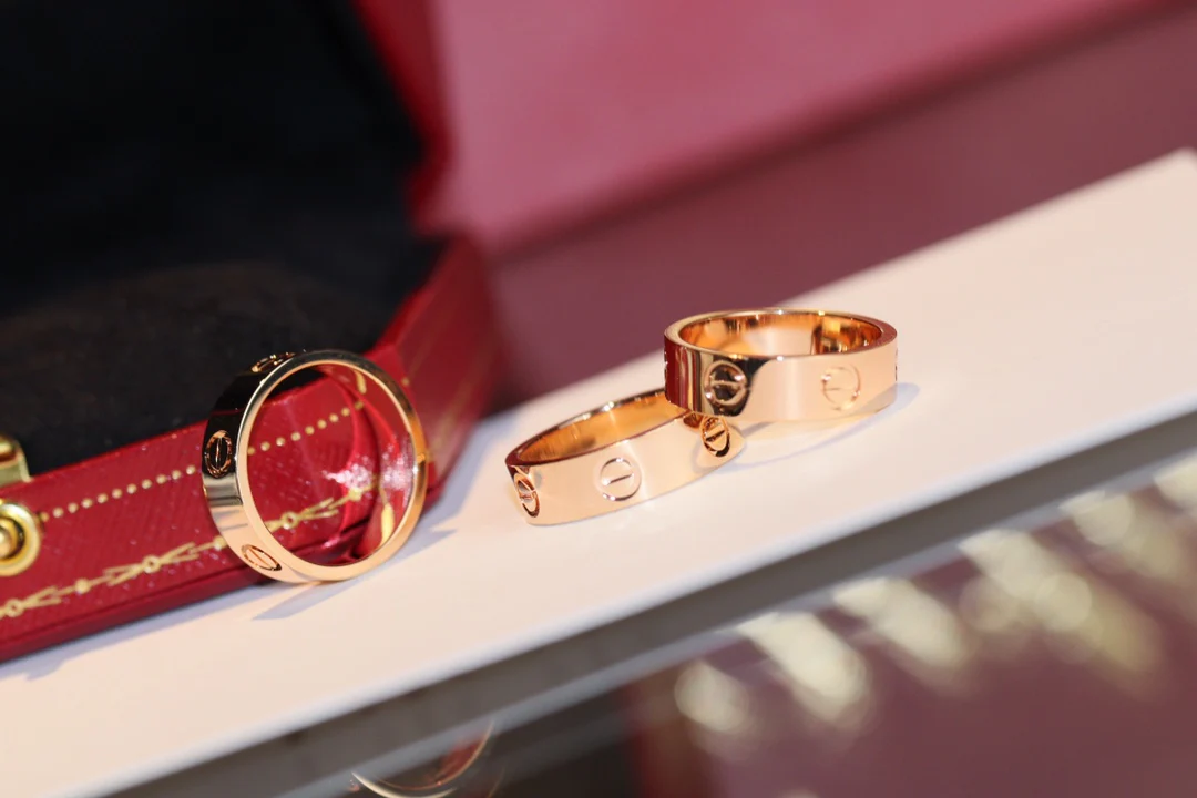 Кольцо Cartier Love — розовое золото, белое золото, желтое золото — без бриллиантов