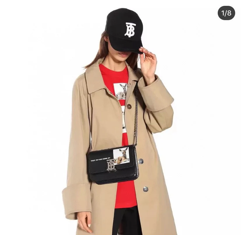 Burberry - Новая клетчатая бейсболка с большой вышивкой буквы B