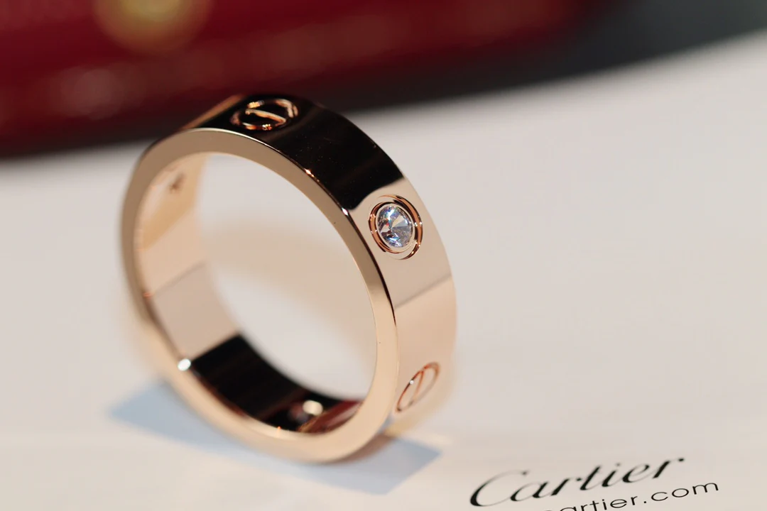 Широкое кольцо Cartier Love с 3 бриллиантами