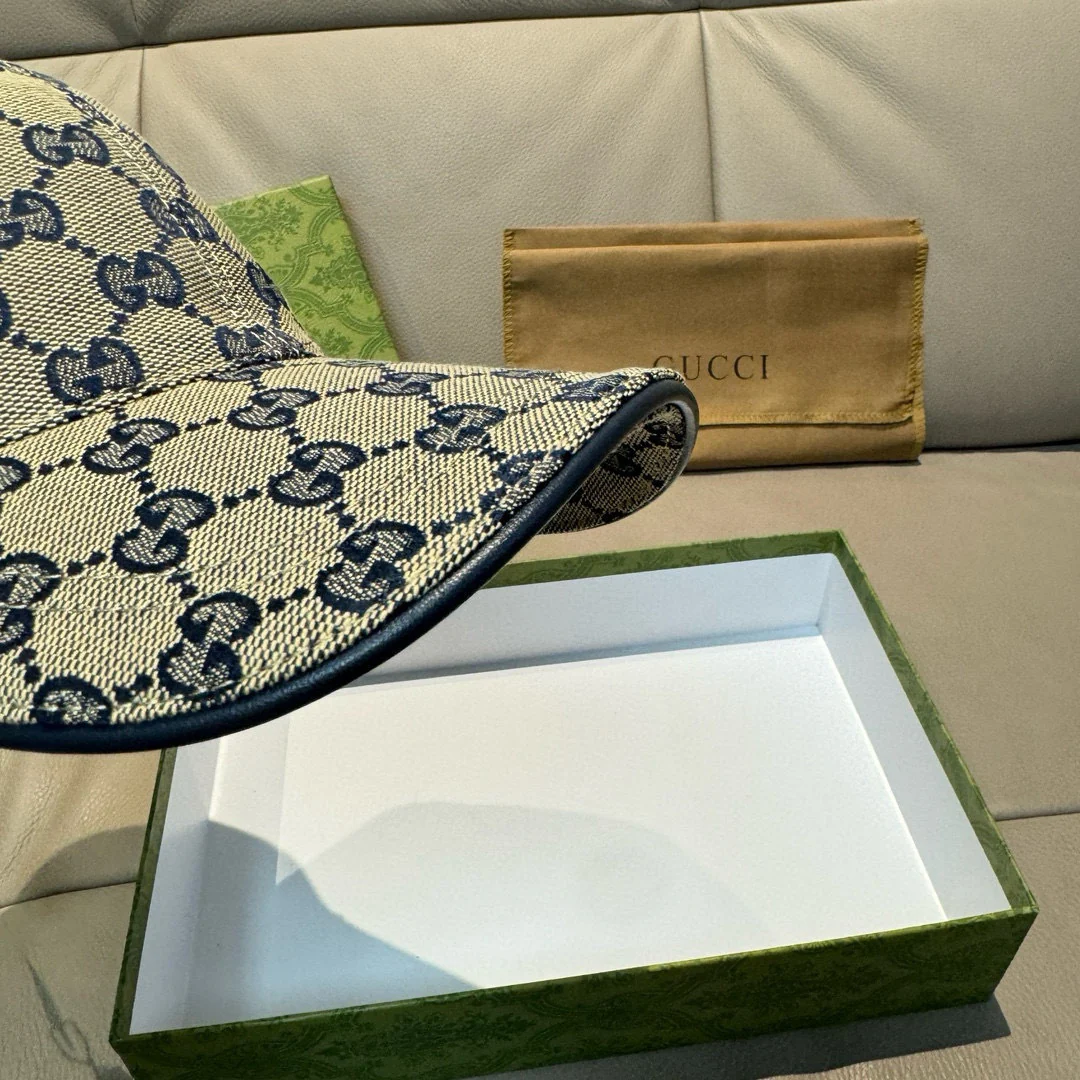 Gucci - Регулируемая бейсболка с вышитой пчелой