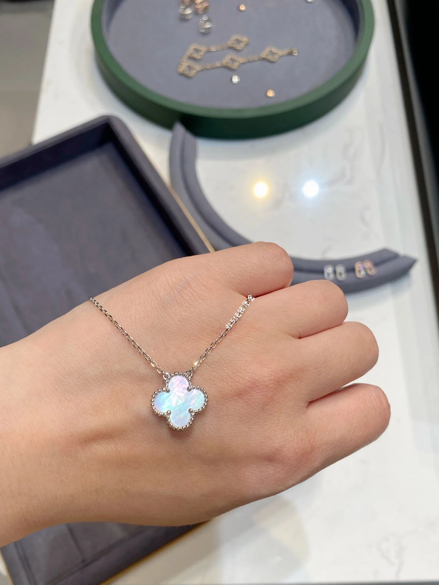 Van Vuitton - Колье 124