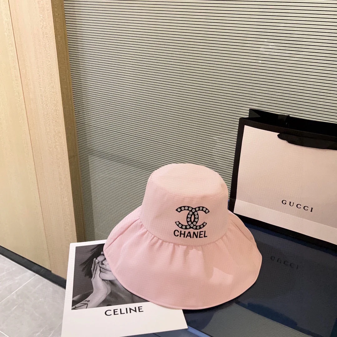 Новая высококлассная рыбацкая шляпа Chanel с широкими полями, розовая, 2023 год.