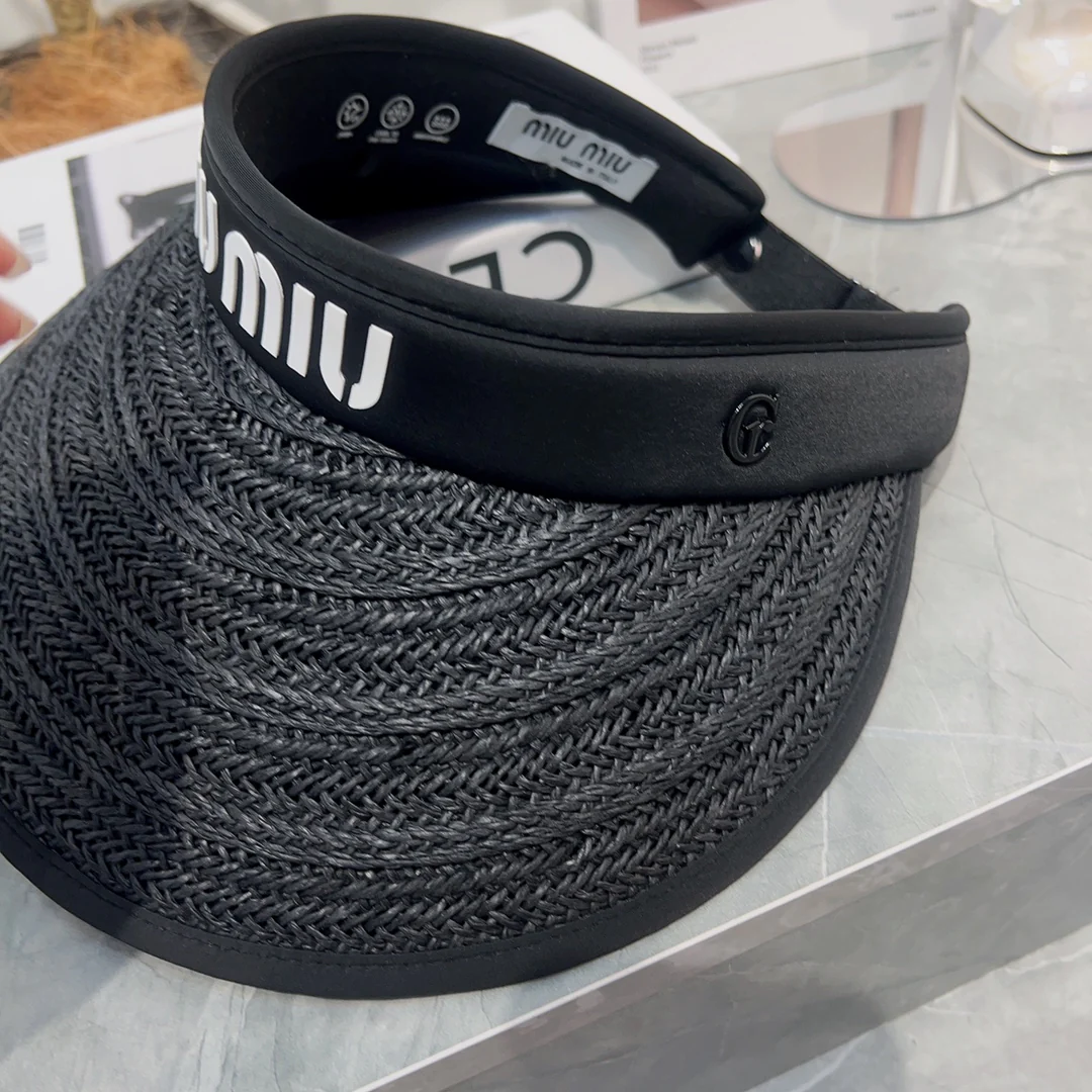 Новинка лета 2023 от Miu Miu - Соломенная шляпа-козырек - Солнцезащитная шляпа - Черная