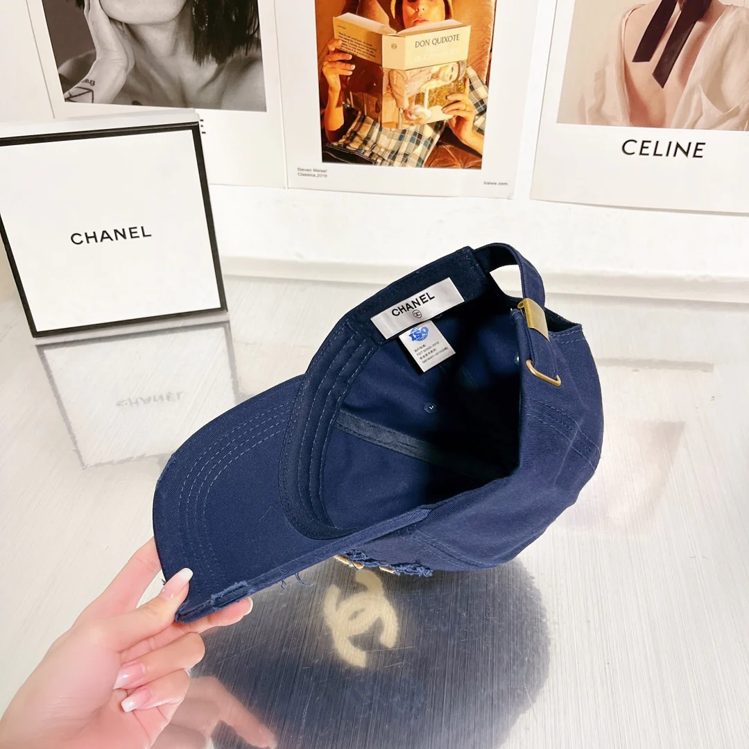 Новинка сезона весна/лето 2022 от Chanel - кепка-?уточка? - синяя - 1