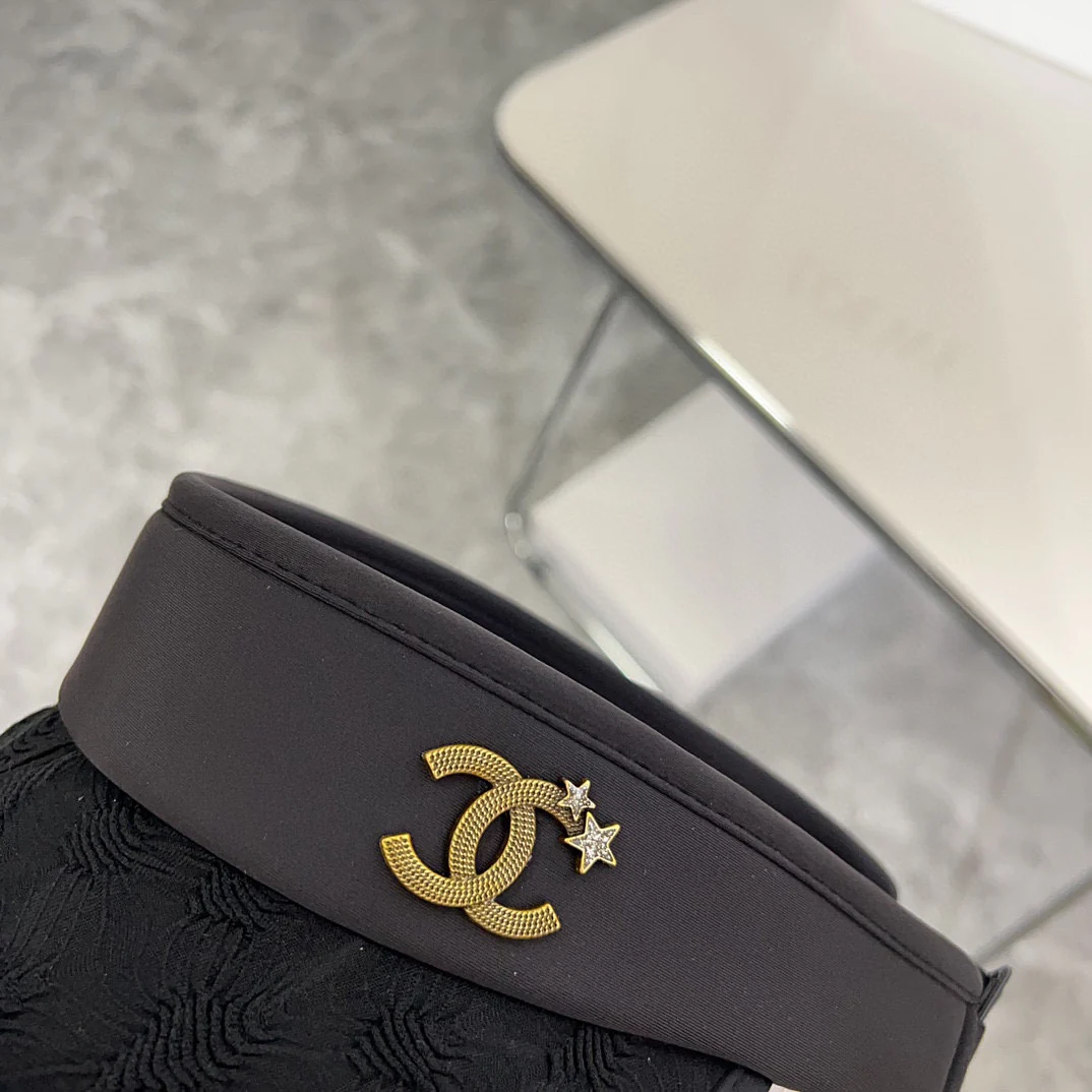 Новая плиссированная солнцезащитная шляпа Chanel 2024 года, лето 2024 года - черная.