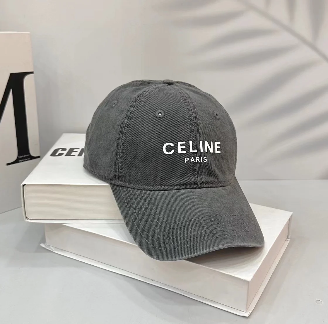 Celine - Новая бейсболка из выстиранного хлопка с буквами - Унисекс