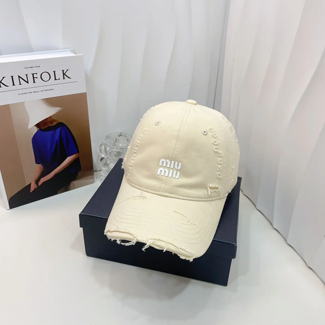 Miu Miu - Новая рваная бейсболка в уличном стиле