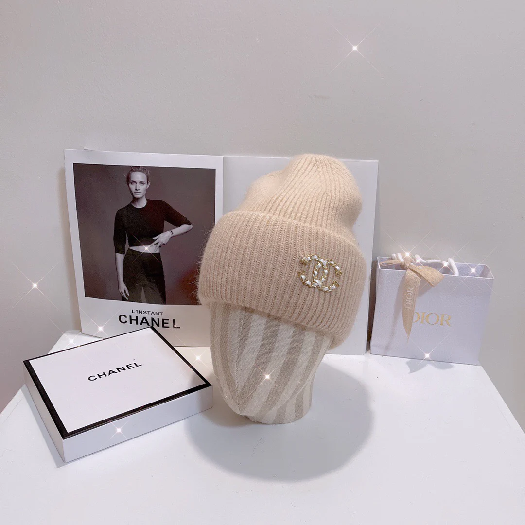 Chanel - Вязаная шапка из кроличьего меха - Абрикосовый цвет