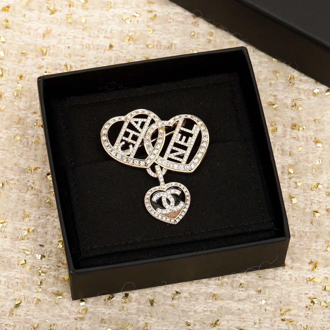 Брошь Chanel 140