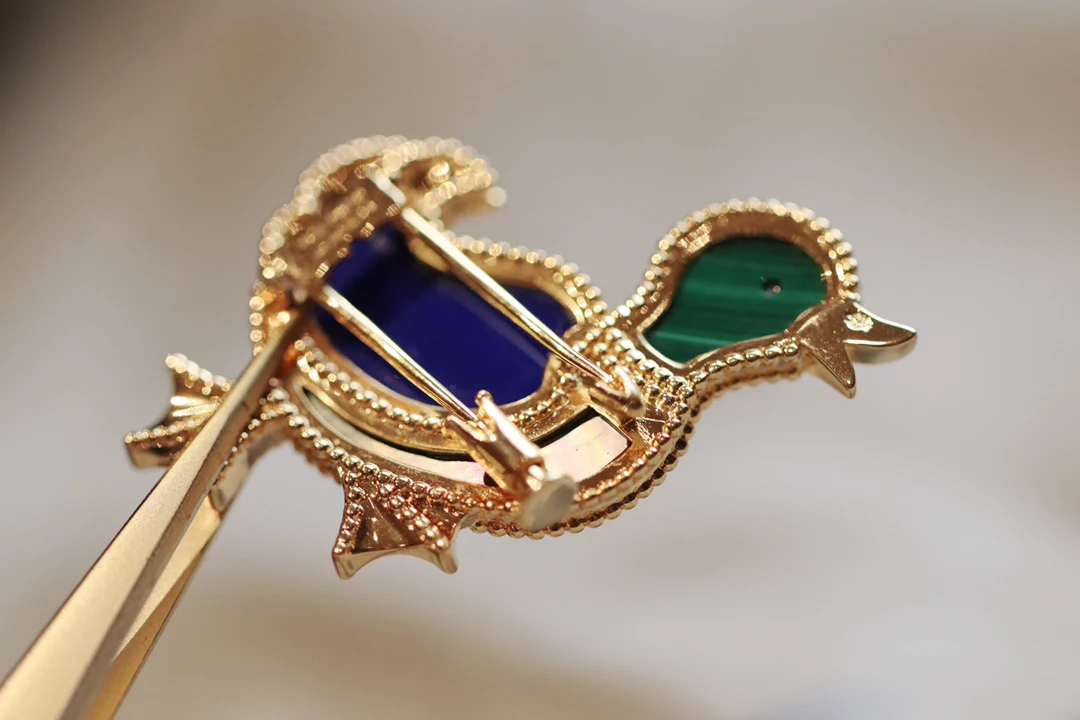 Van Véck - Брошь 013