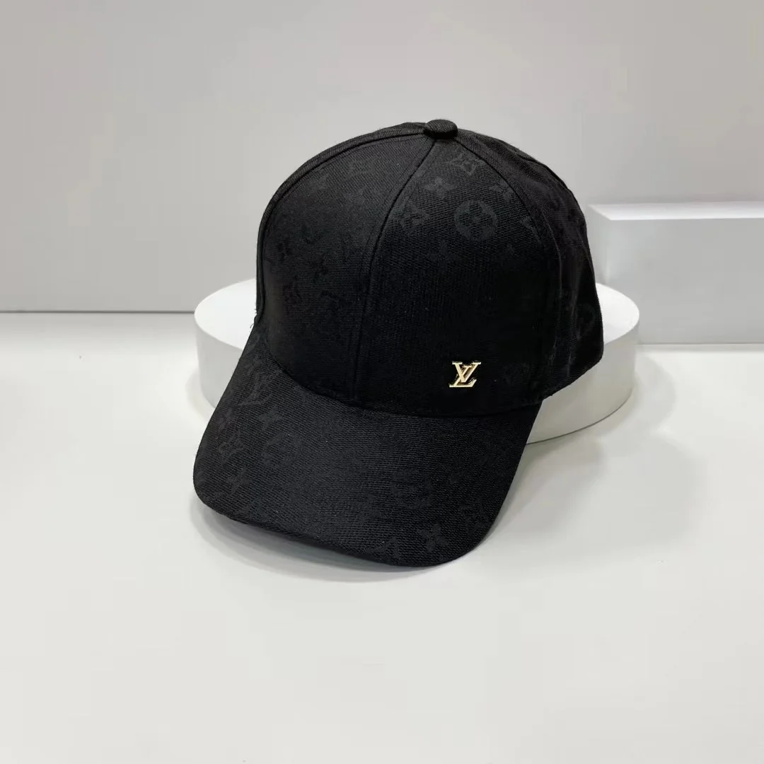 Бейсболка LV