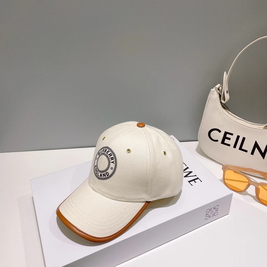 Бейсболка Burberry Весна/Лето 2023