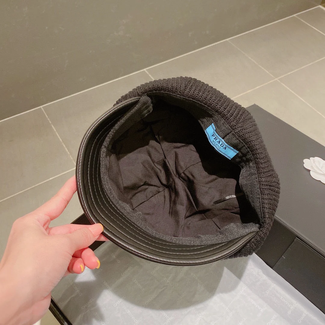 Prada - Вязаная бейсболка - Черная