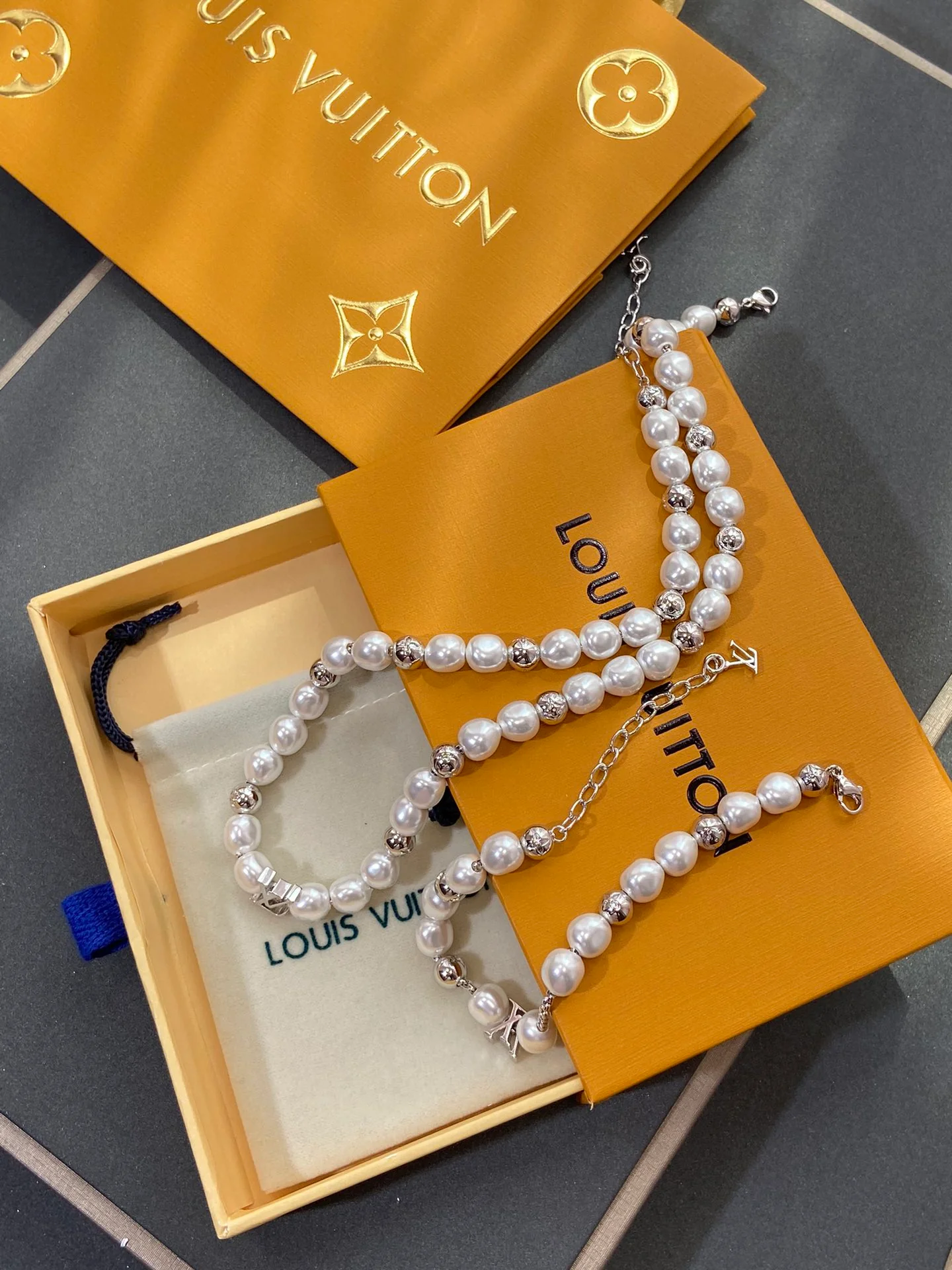 LV-Ожерелье 010