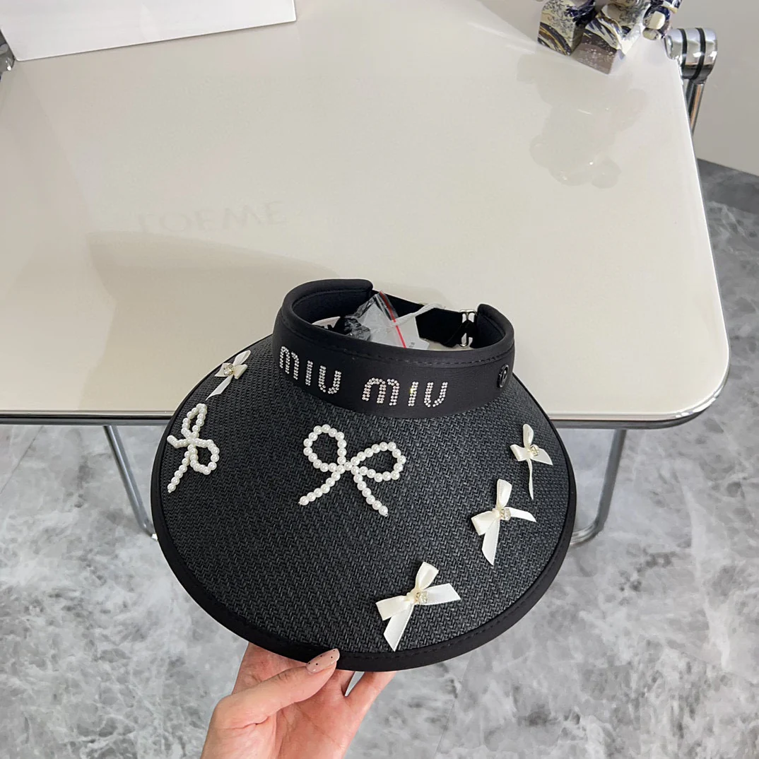 Новая летняя солнцезащитная шляпа Miu Miu 2024 с жемчужным бантом - черная.