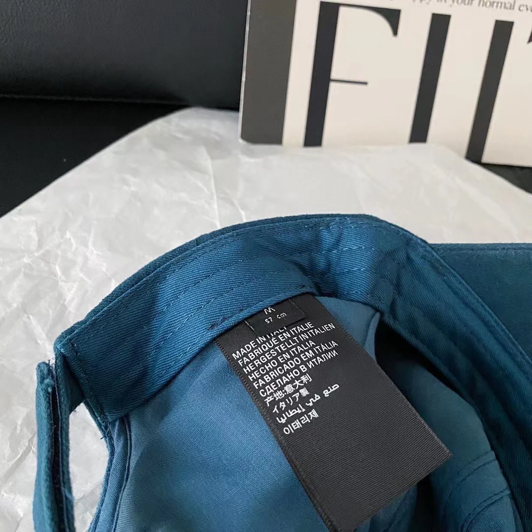 Бейсболка Balenciaga с вышивкой - синяя