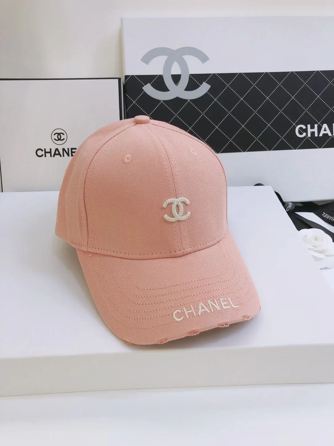 Новинка 2022 года от Chanel - кепка-?утиный клюв? - 4