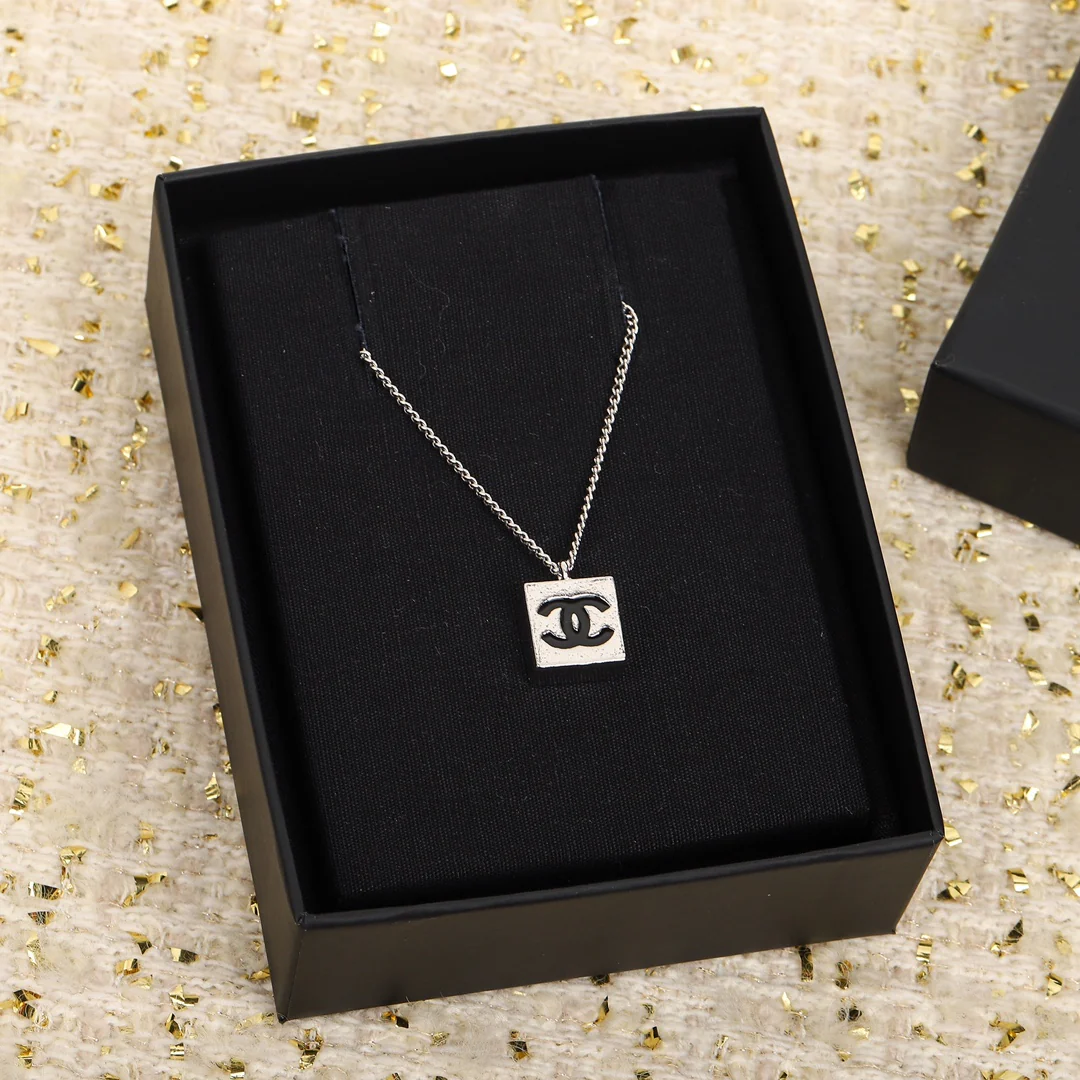 Chanel - Колье 383