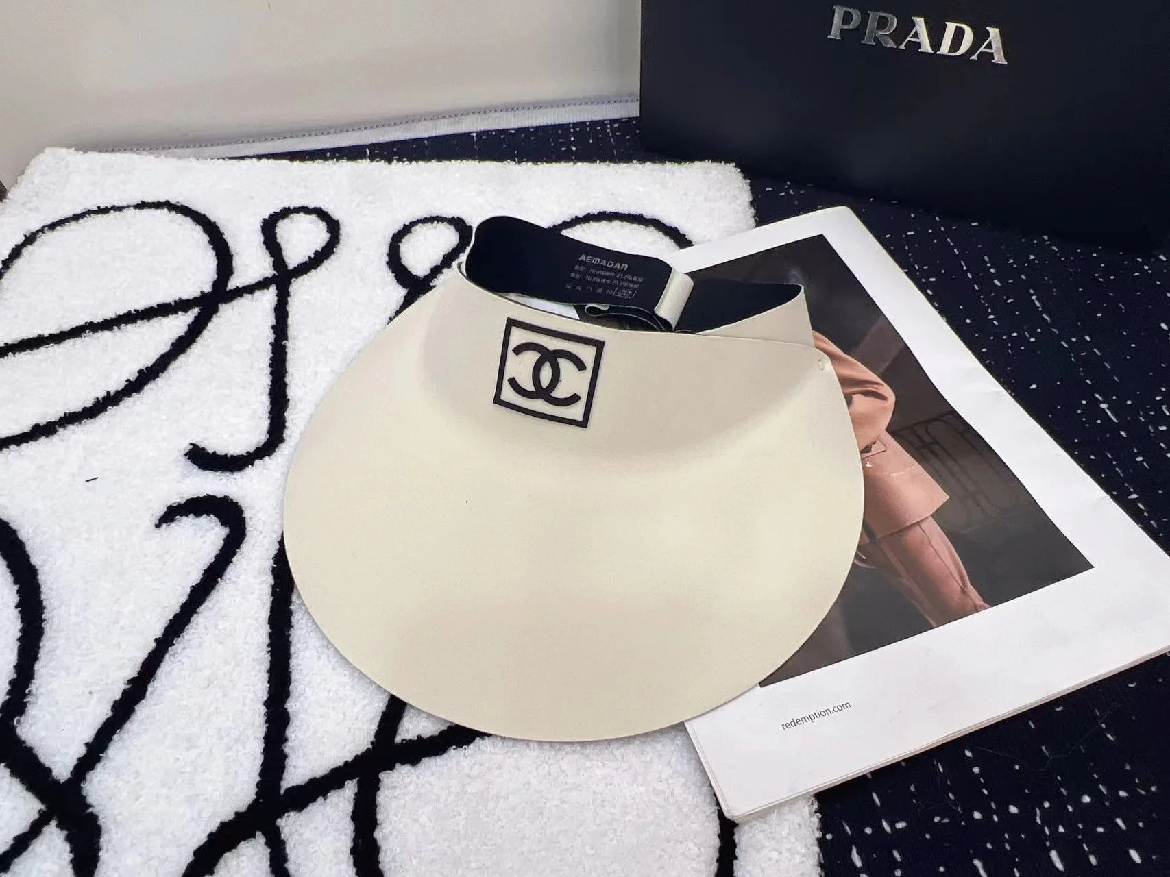 Новая минималистичная и элегантная солнцезащитная шляпа Chanel 2024 года