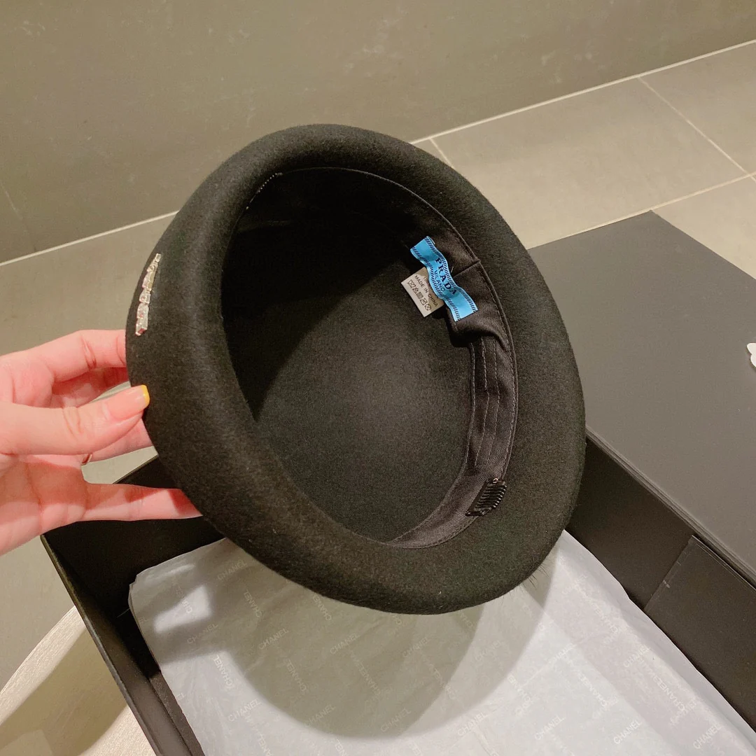 Prada - Шерстяная шапка - Черная