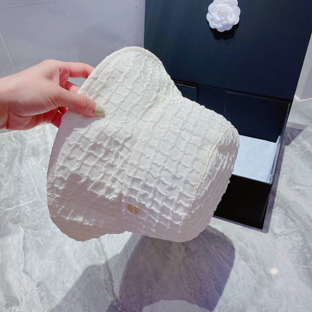 Chanel - Клетчатая рыбацкая шляпа