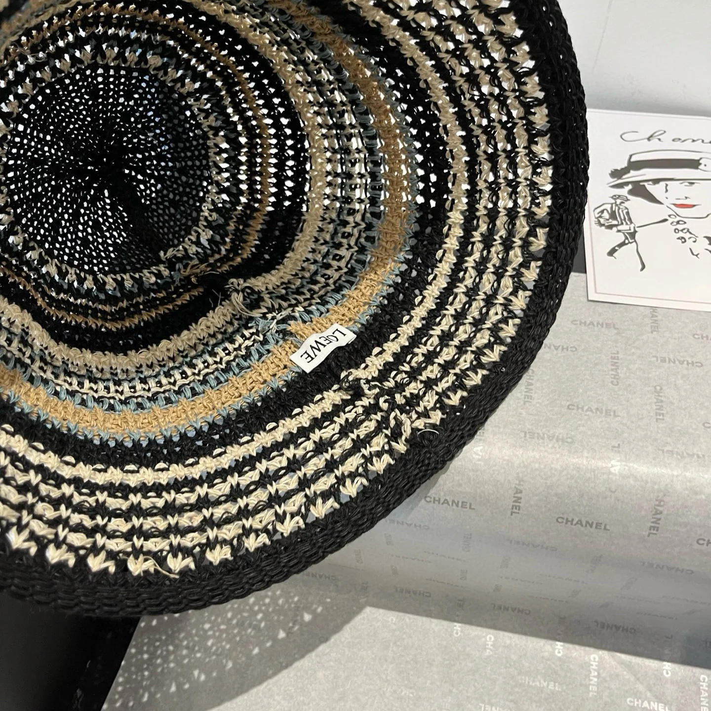 Вязаная крючком рыбацкая шапка LOEWE - черная