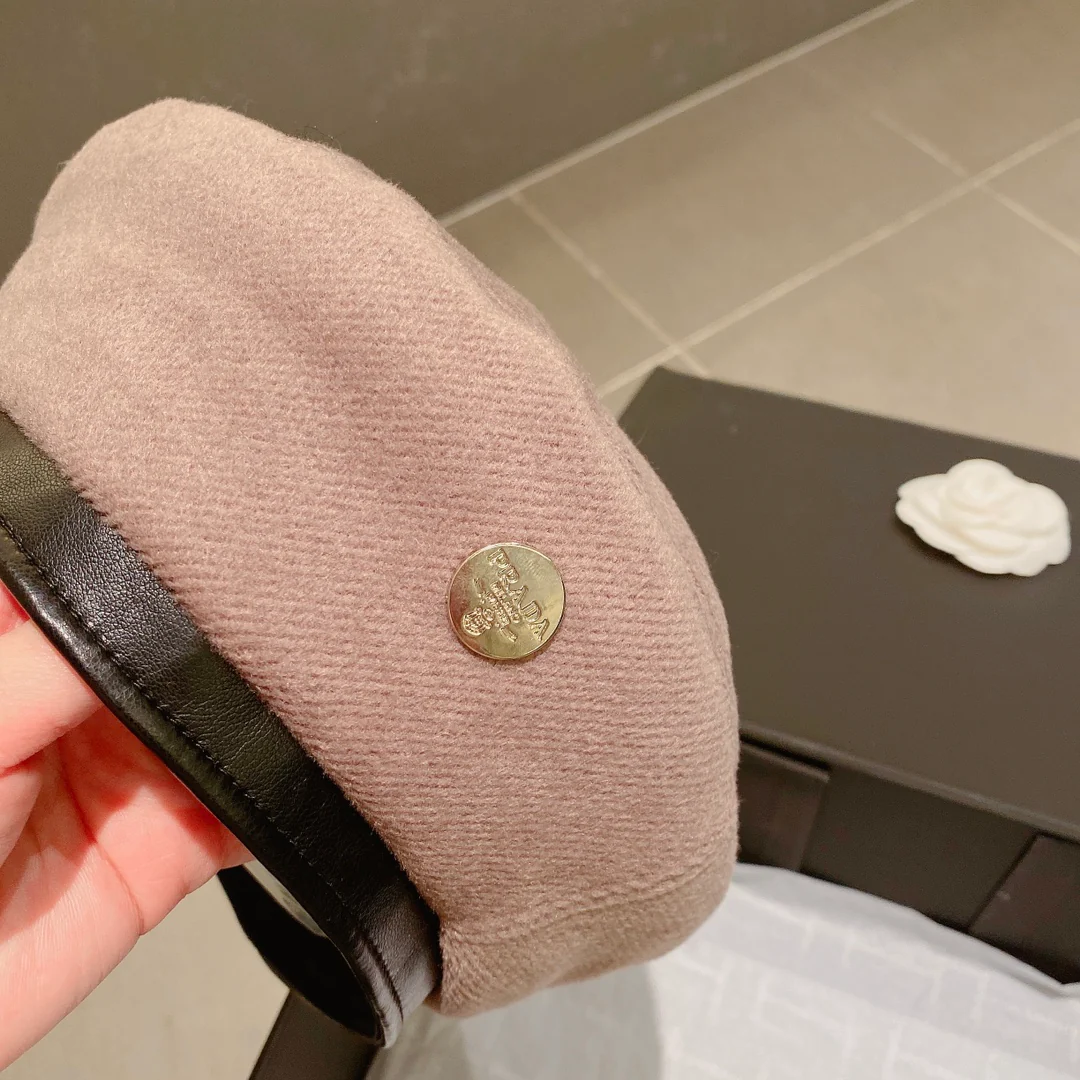 Шерстяной берет Prada - абрикосовый