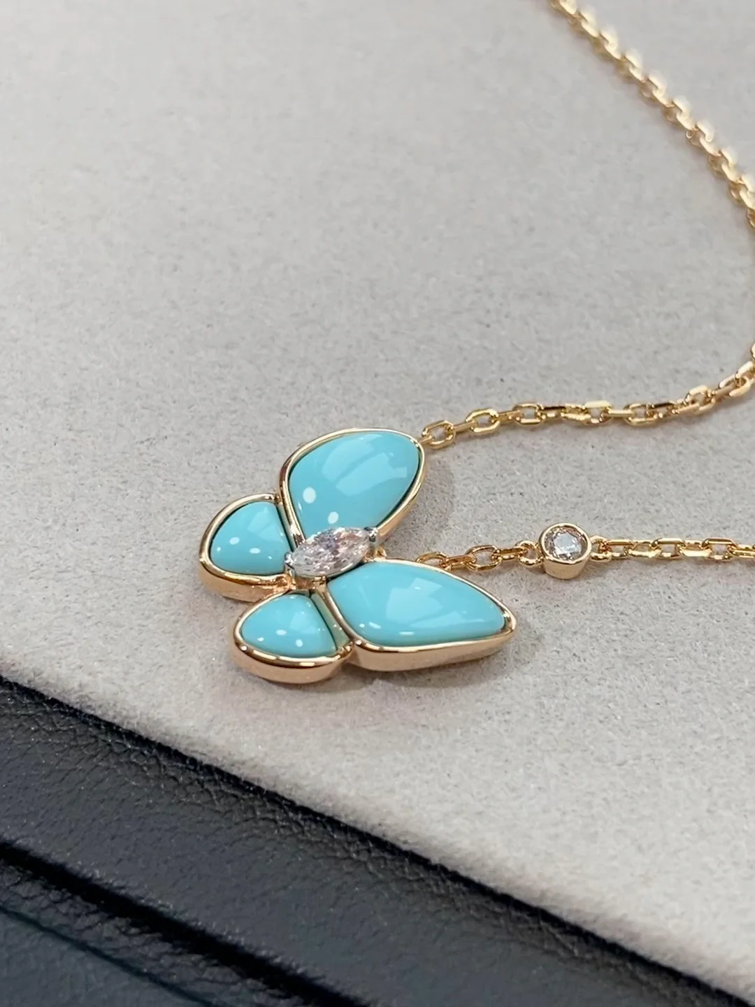 Van Vuitton - Колье 139